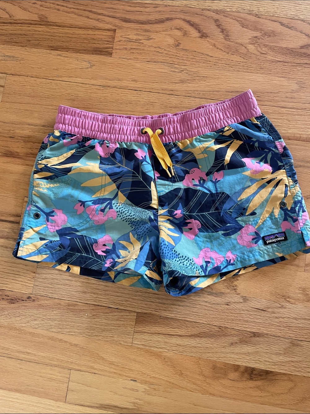 Patagonia Baggies in Pink- super cute design + fit adult small!